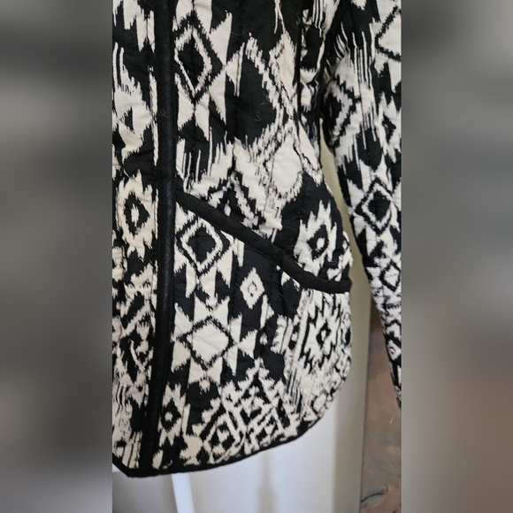SAVIDA Black/white quilted Printed open front blazer. Size XXS - Picture 6 of 16